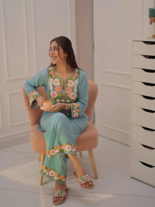 🧶work- embroidery 🪡 🪡 🪡 work on kurti front and pant and kurti border👗👗👗👗 (SWSK31)