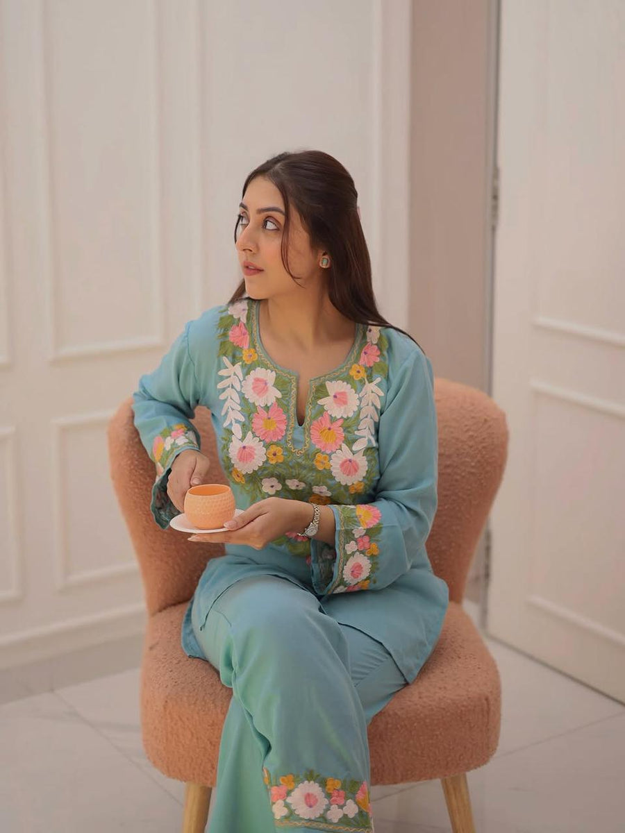 🧶work- embroidery 🪡 🪡 🪡 work on kurti front and pant and kurti border👗👗👗👗 (SWSK31)