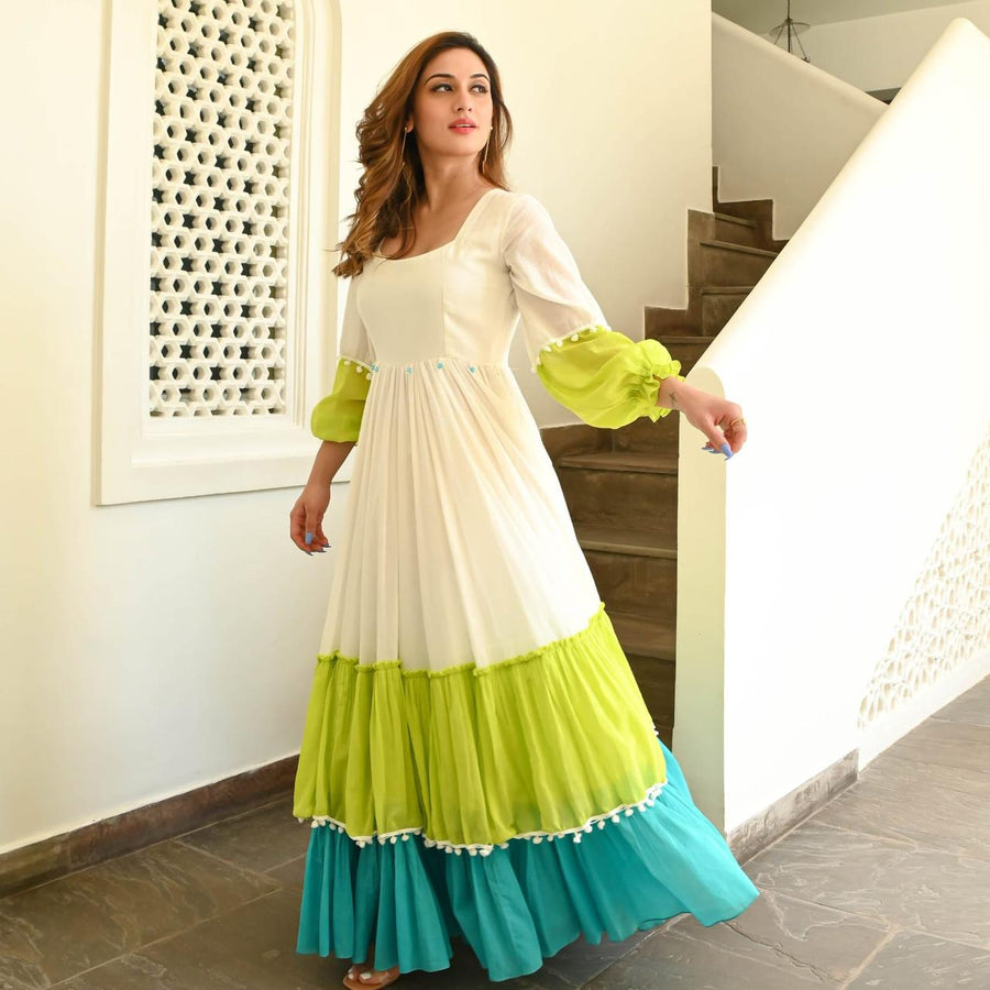 💥Launching New Article Full flair beautiful gown with lace work (SWSK32)