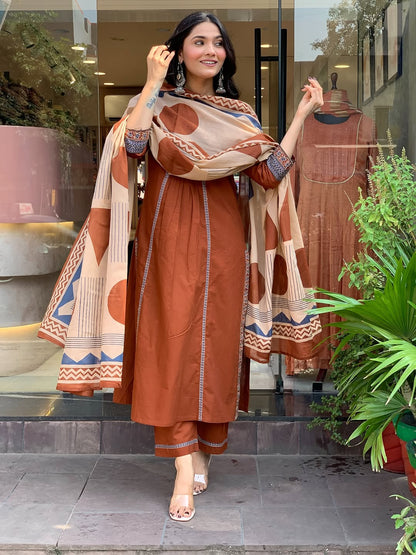 Look straight out of a dreamy movie set as  you turn around and walk in this elegant flaired suit ! The perfect of traditional wear (SWSK35)