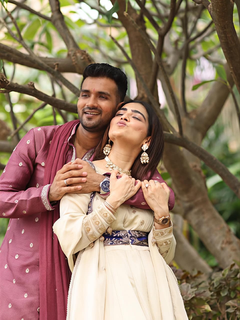 NEW LAUNCHING  3 PIECE  SUIT SET WITH BEAUTIFUL YOKE (RRRD32)