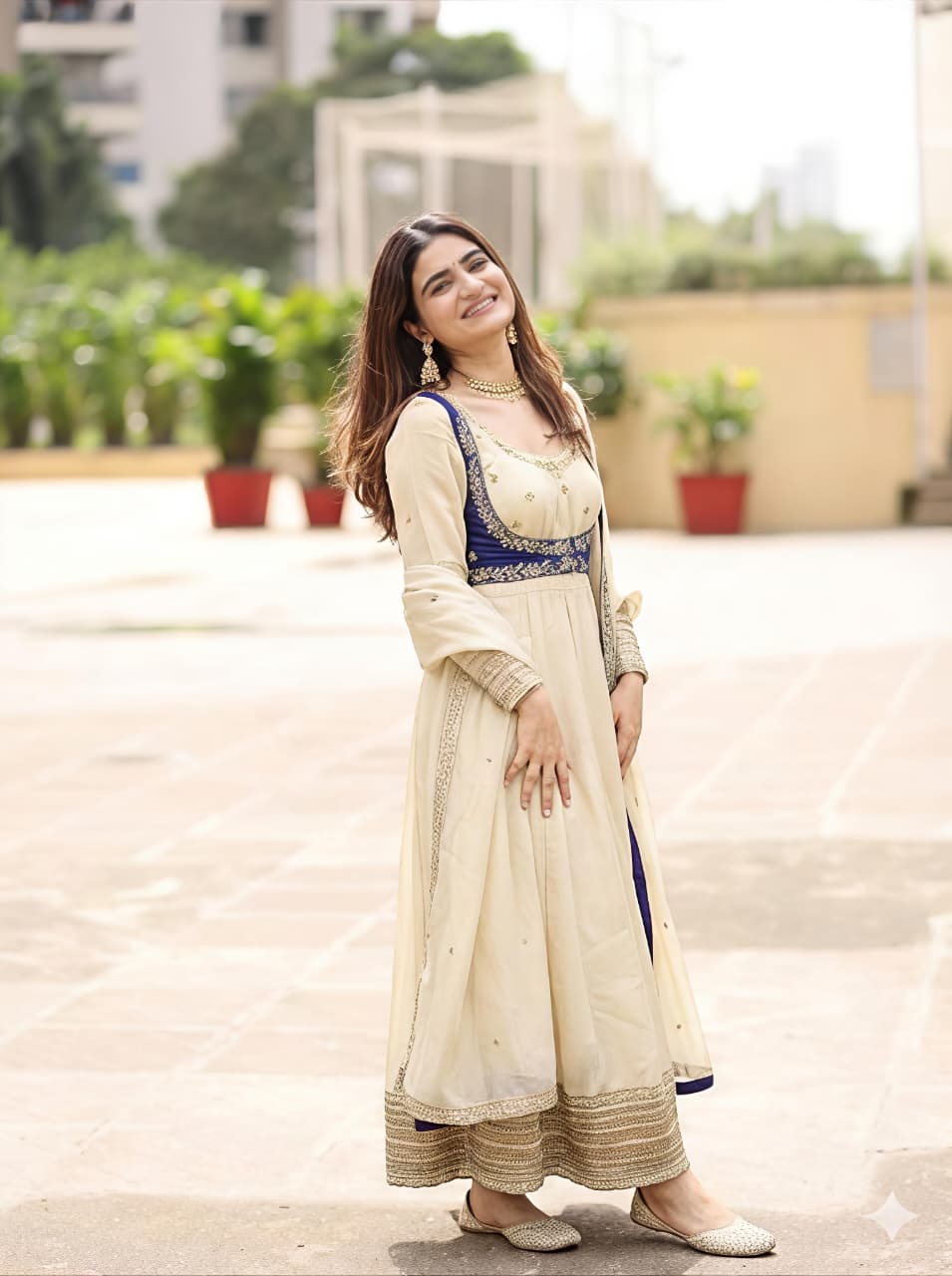 NEW LAUNCHING  3 PIECE  SUIT SET WITH BEAUTIFUL YOKE (RRRD32)