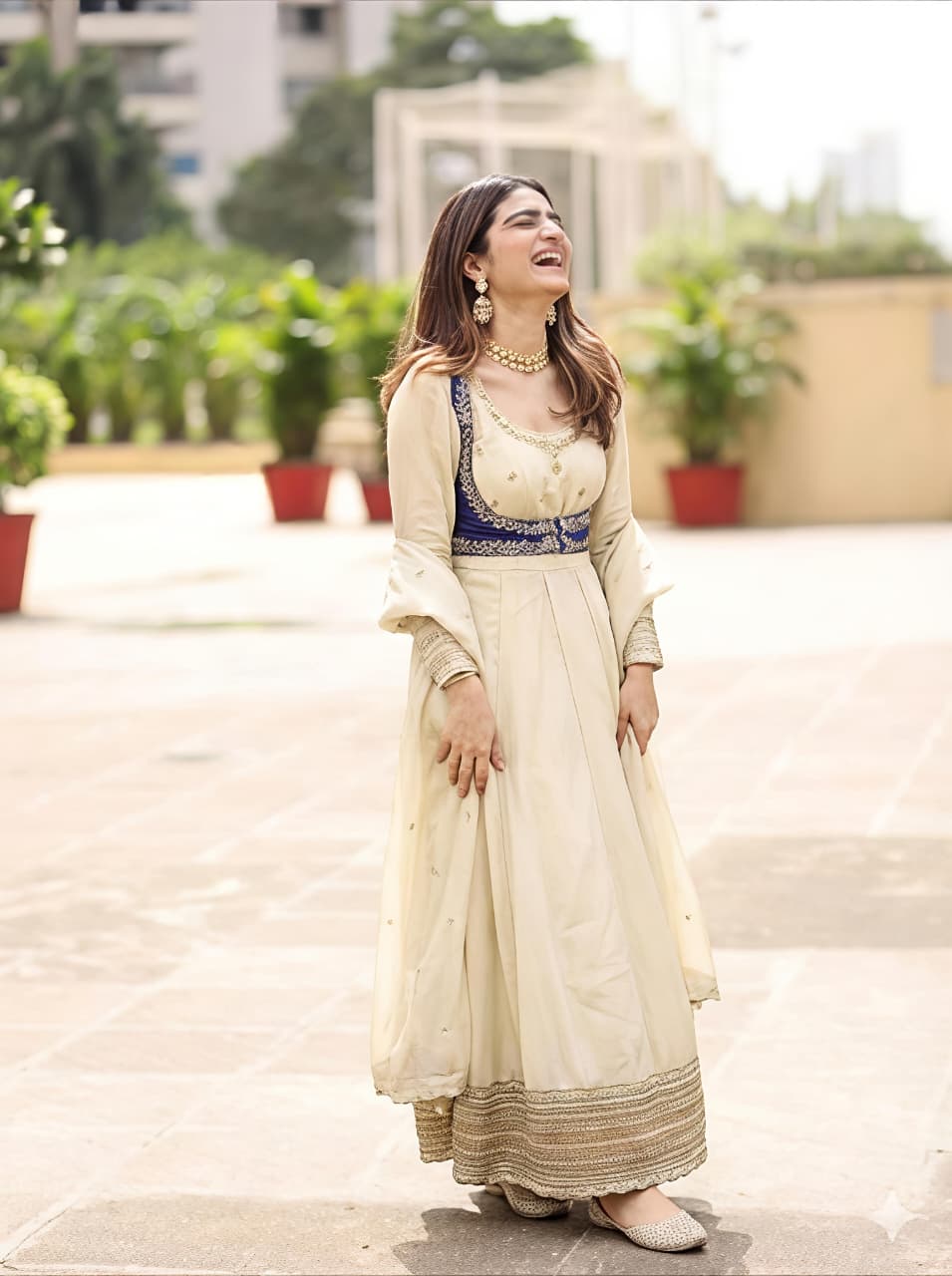 NEW LAUNCHING  3 PIECE  SUIT SET WITH BEAUTIFUL YOKE (RRRD32)