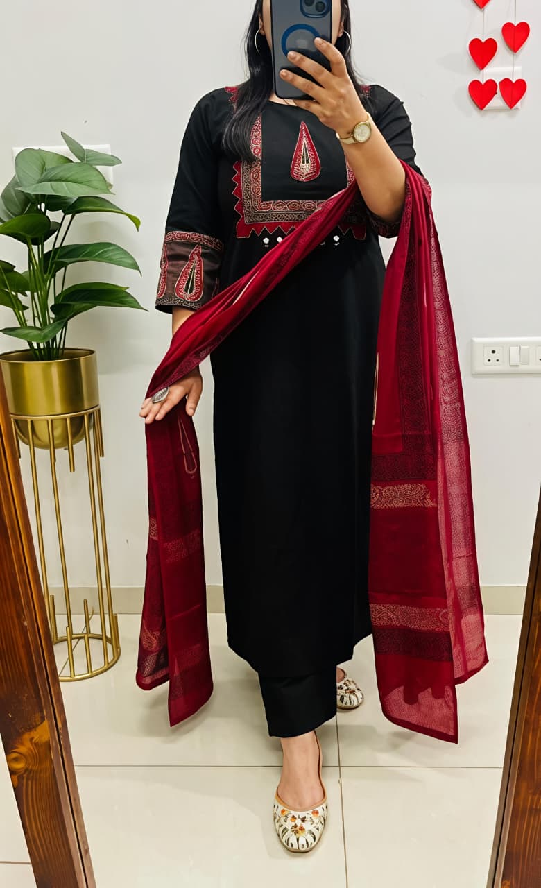 New straight kurta 3 pcs set with new style 👗(SWSK50)