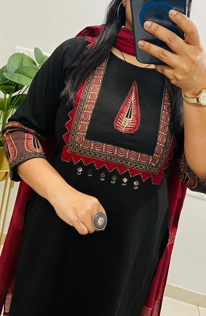 New straight kurta 3 pcs set with new style 👗(SWSK50)