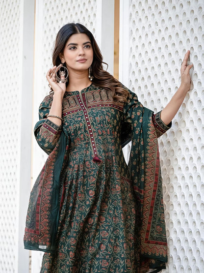 🌹🌹 fine taj cotton 60 60 fabric with beautiful printed Kurti with plazo with one side pocket on pant(SWSK60)