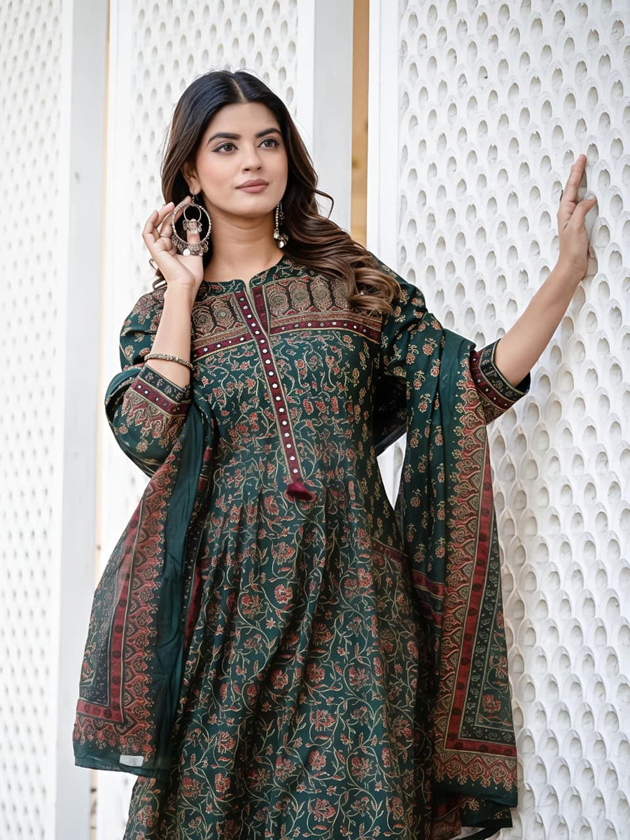🌹🌹 fine taj cotton 60 60 fabric with beautiful printed Kurti with plazo with one side pocket on pant(SWSK60)