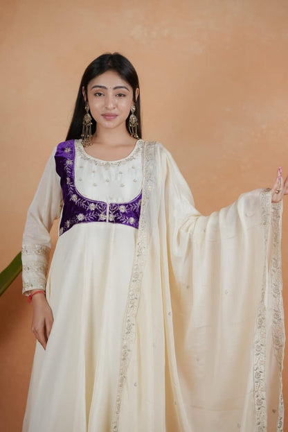 🥰 NEW LAUNCHING  3 PIECE  SUIT SET WITH BEAUTIFUL YOKE💖  NEW HEAVY DESIGNER  EMBROIDERY WORK SUIT SET(RRRD38)