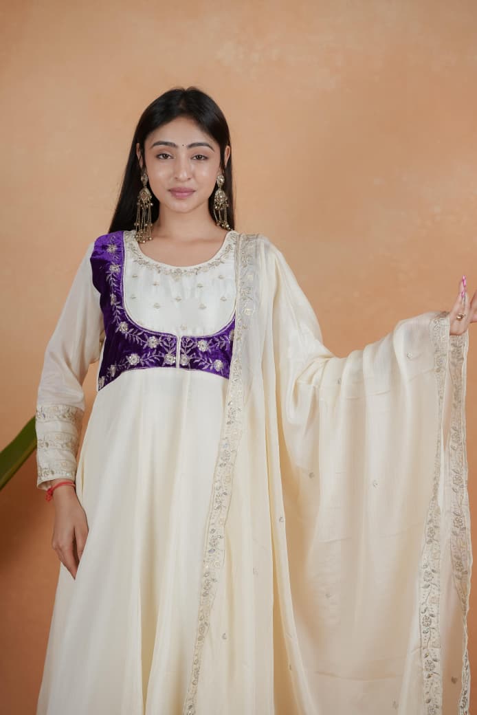 🥰 NEW LAUNCHING  3 PIECE  SUIT SET WITH BEAUTIFUL YOKE💖  NEW HEAVY DESIGNER  EMBROIDERY WORK SUIT SET(RRRD38)