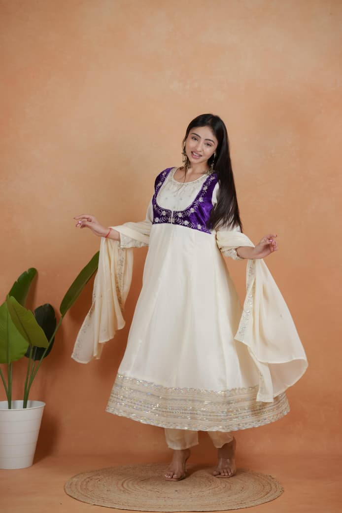 🥰 NEW LAUNCHING  3 PIECE  SUIT SET WITH BEAUTIFUL YOKE💖  NEW HEAVY DESIGNER  EMBROIDERY WORK SUIT SET(RRRD38)