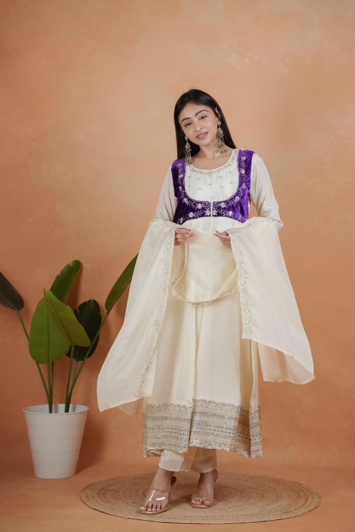 🥰 NEW LAUNCHING  3 PIECE  SUIT SET WITH BEAUTIFUL YOKE💖  NEW HEAVY DESIGNER  EMBROIDERY WORK SUIT SET(RRRD38)