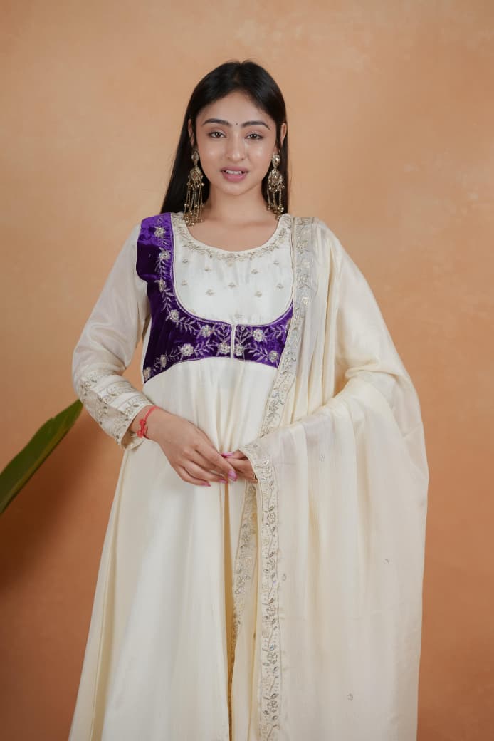🥰 NEW LAUNCHING  3 PIECE  SUIT SET WITH BEAUTIFUL YOKE💖  NEW HEAVY DESIGNER  EMBROIDERY WORK SUIT SET(RRRD38)