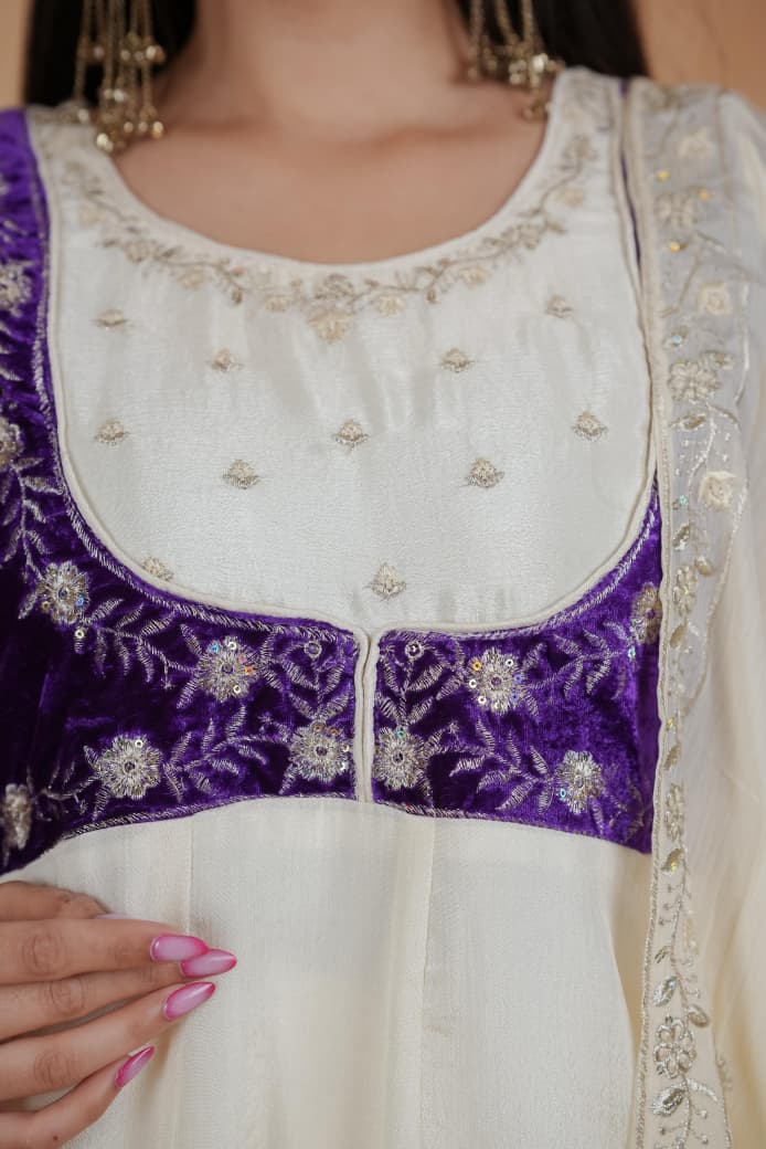 🥰 NEW LAUNCHING  3 PIECE  SUIT SET WITH BEAUTIFUL YOKE💖  NEW HEAVY DESIGNER  EMBROIDERY WORK SUIT SET(RRRD38)