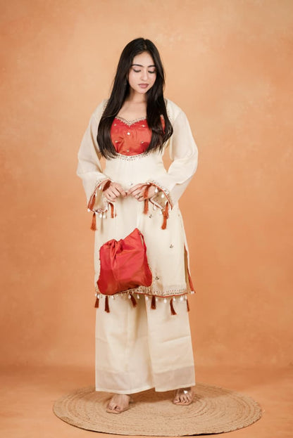 Featuring beautiful Heavy Suit Set which is beautifully decorated Embroidered🪡and Hand work. It is paired with matching Plazzo🪡.Complet Lining with Beautiful work(RRRD39)