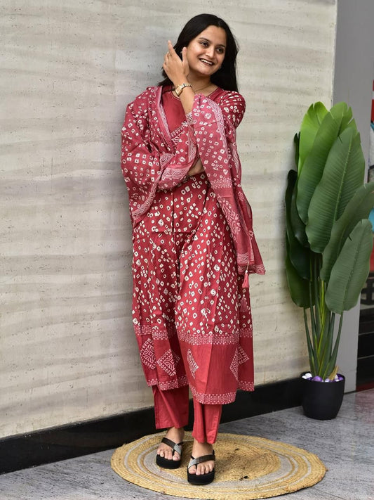 Look Beautiful in our New all over Bandhani Discharge Printed suit set cotton Dupatta pant set for all day comfort 💖(RD45)