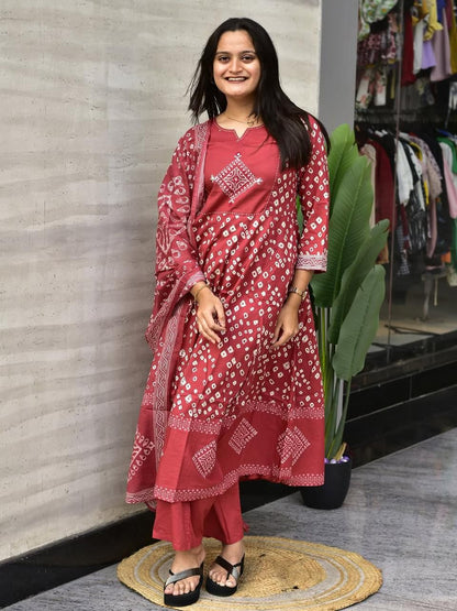 Look Beautiful in our New all over Bandhani Discharge Printed suit set cotton Dupatta pant set for all day comfort 💖(RD45)