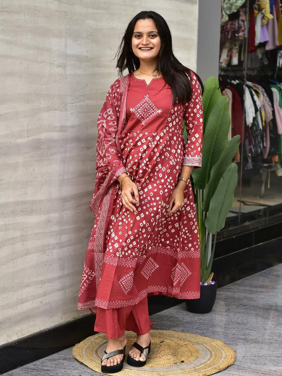 Look Beautiful in our New all over Bandhani Discharge Printed suit set cotton Dupatta pant set for all day comfort 💖(RD45)