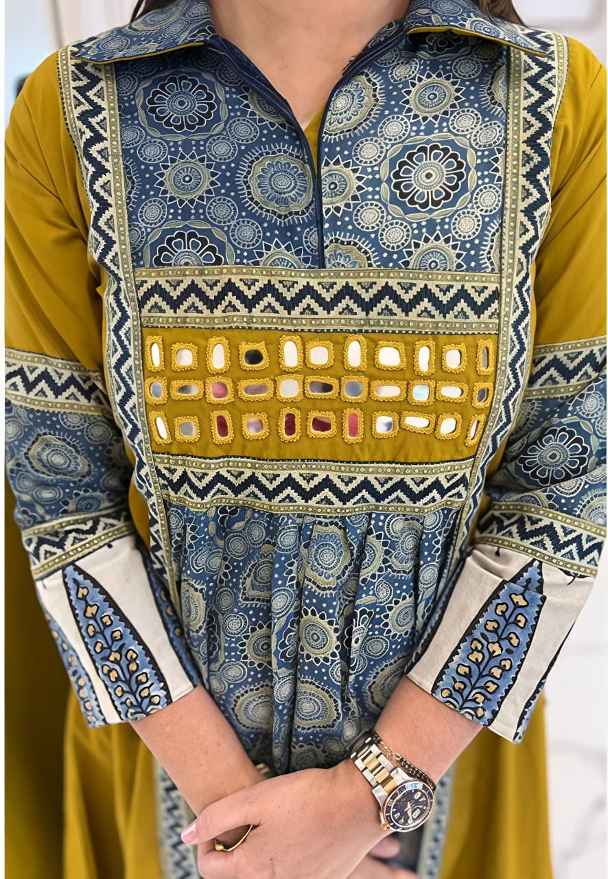 Looking effortlessly stylish in this versatile cotton kurti (RD54)