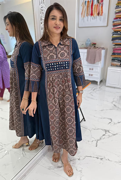 Looking effortlessly stylish in this versatile cotton kurti (RD54)