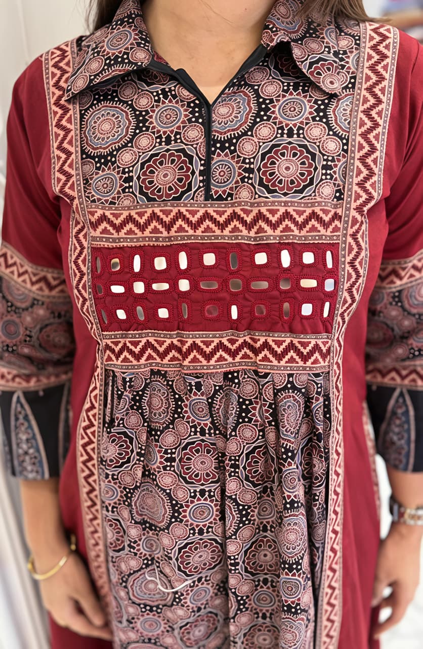 Looking effortlessly stylish in this versatile cotton kurti (RD54)