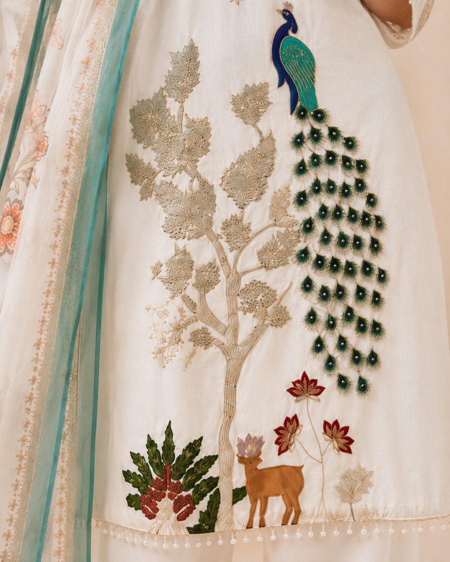 Royal Peacock Embroidered White Suit Set🤍🦚 (RRRD53)