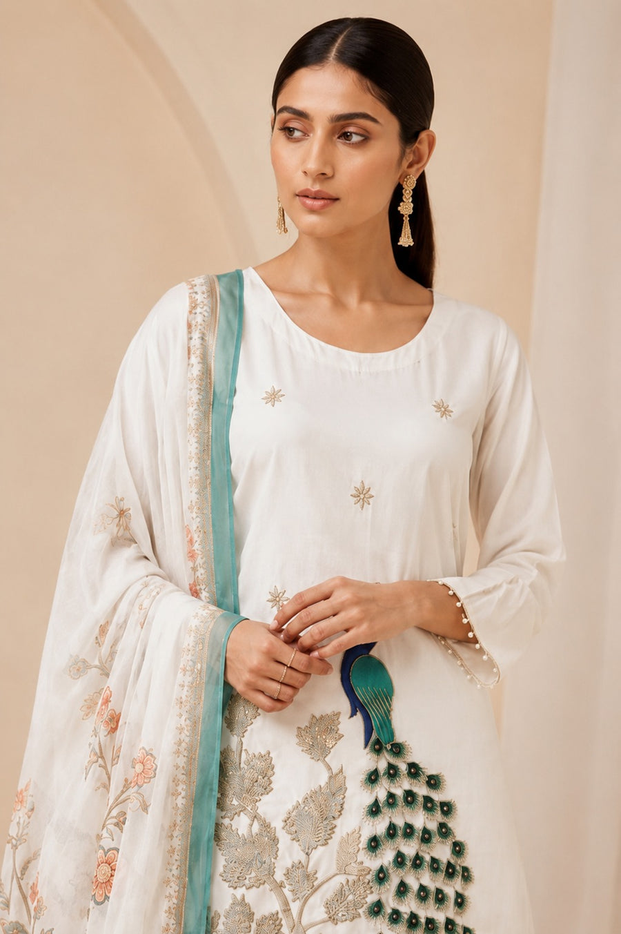 Royal Peacock Embroidered White Suit Set🤍🦚 (RRRD53)