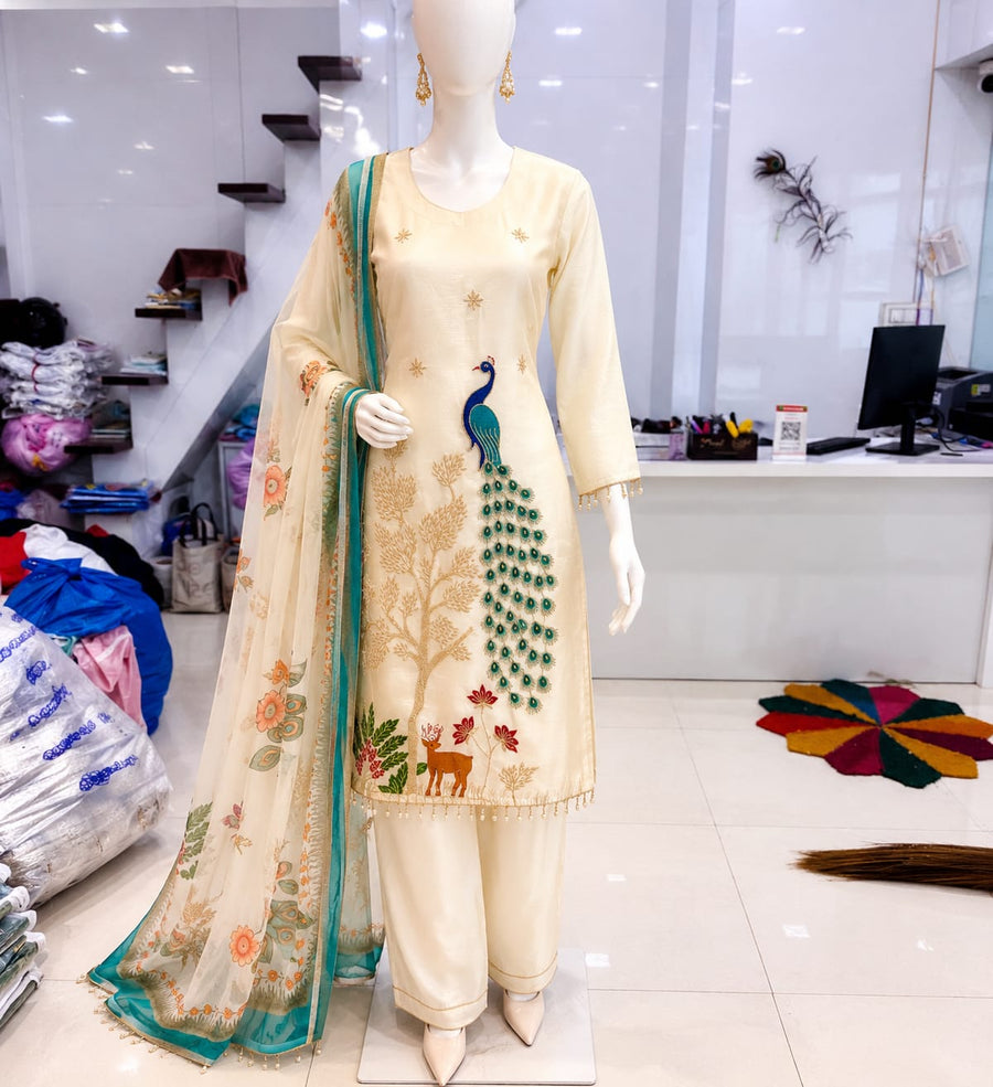 Royal Peacock Embroidered White Suit Set🤍🦚 (RRRD53)