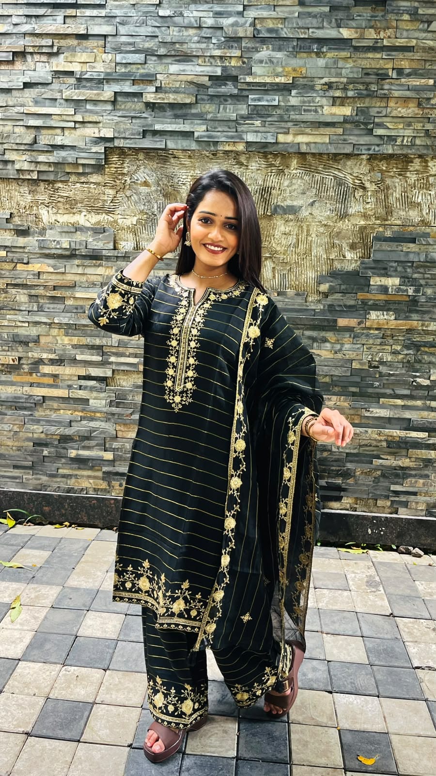 Elegance Embroidered Suit Set (RRRD66 RR TULSHI)