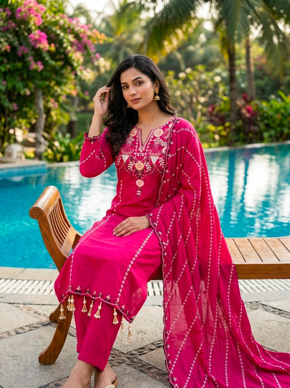 🌸 Elegant Embroidered Kurta Set with Flowing Dupatta ✨ (RRRD68)