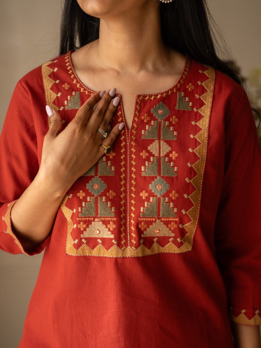 Beautiful Pure Cotton  top Pant set with beautiful embroidery work 💗(SWSK82)