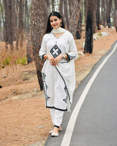 *We are here to spread some magic to your ethnic Heavy cotton katha work and embroidery 🪡 work and beautiful lace work .